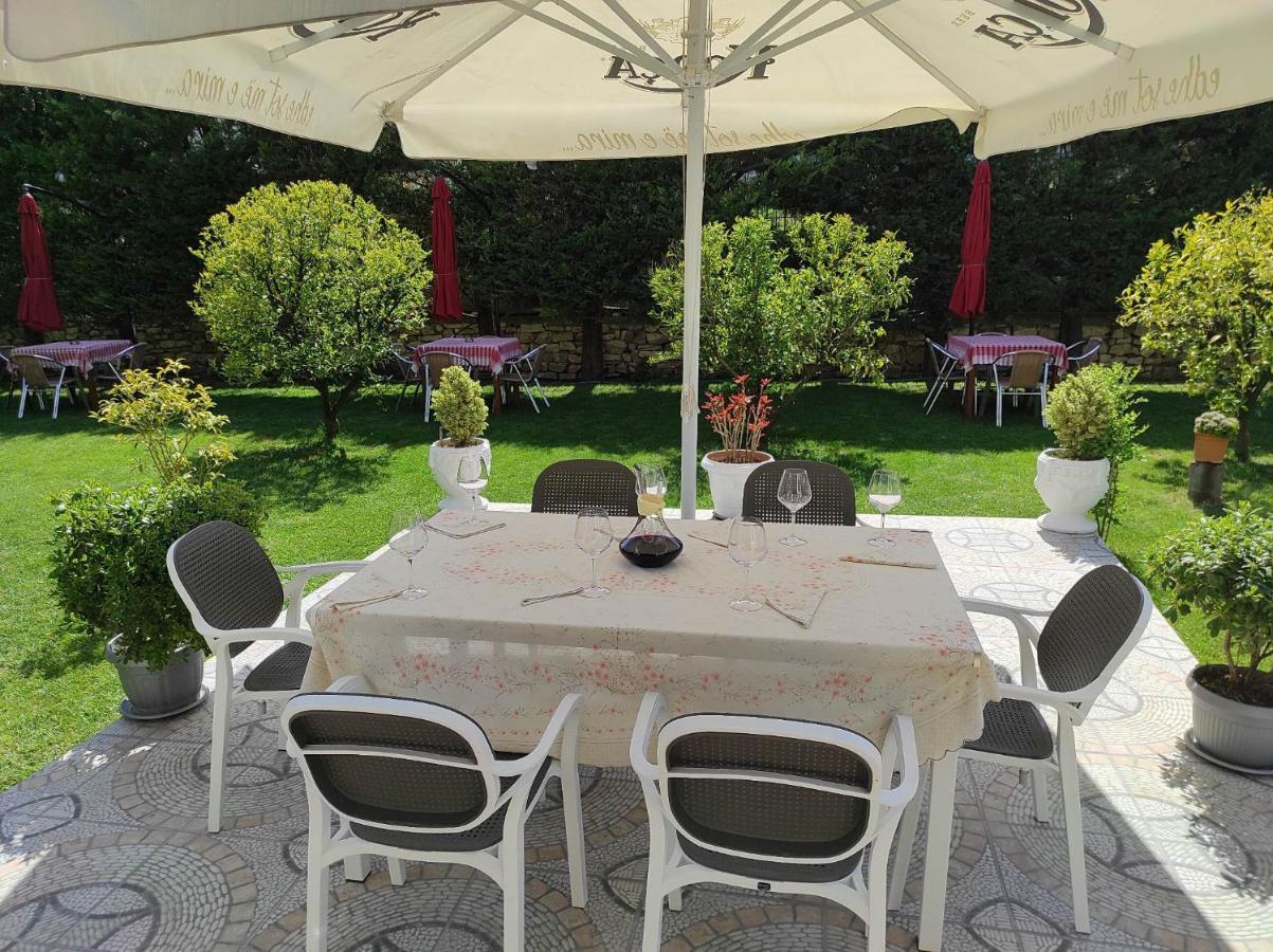 Hotel Vila Arbri Berat Eksteriør billede
