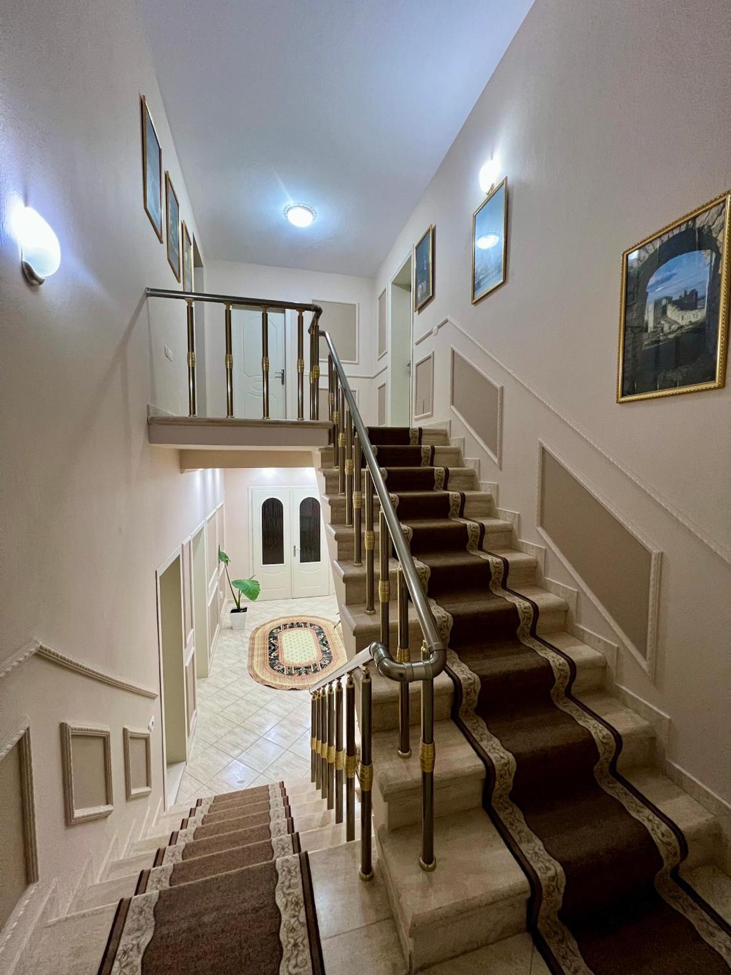 Hotel Vila Arbri Berat Eksteriør billede