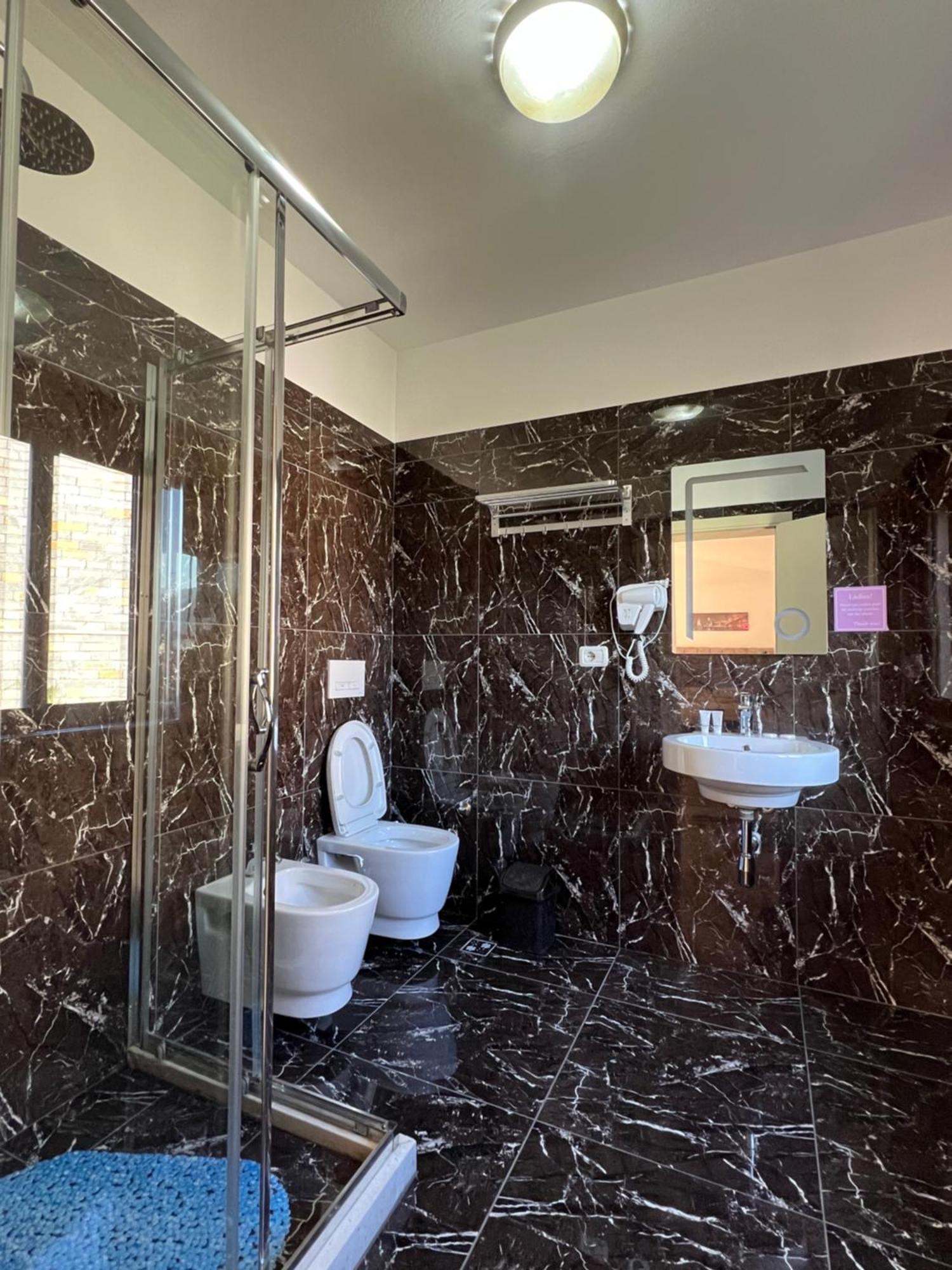Hotel Vila Arbri Berat Eksteriør billede